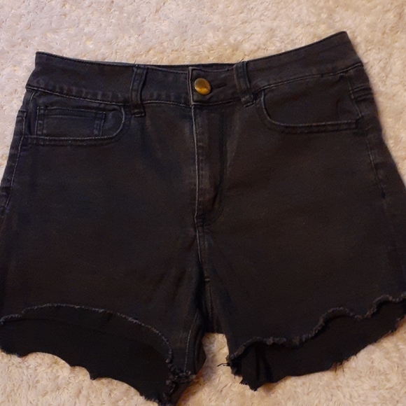 Shorts - Picture 1 of 3